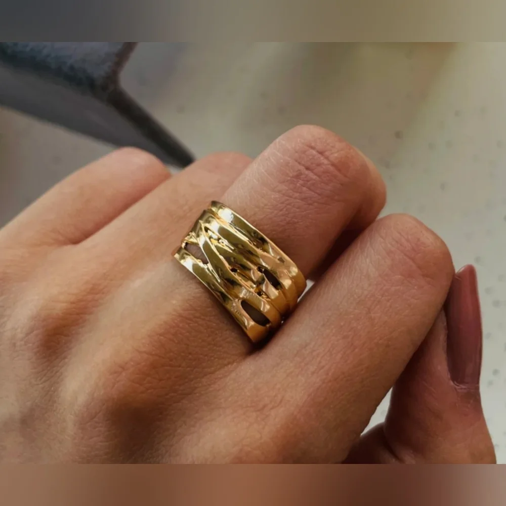 Twist Ring NWT Set of 2 Gold Rings